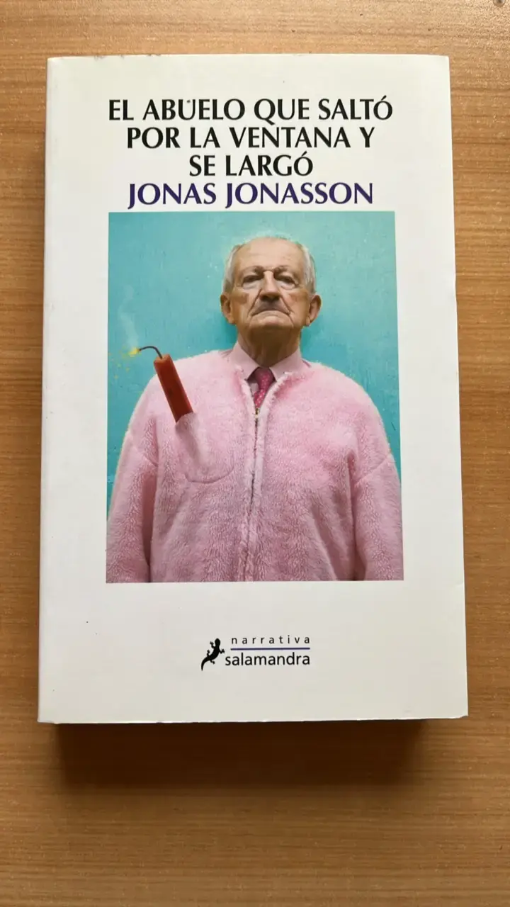Libro 'El Abuelo Que Saltó Por La Ventana' de Jonas Jonasson - 1