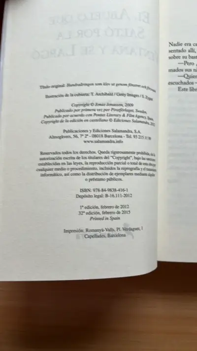 Libro 'El Abuelo Que Saltó Por La Ventana' de Jonas Jonasson - miniatura 3