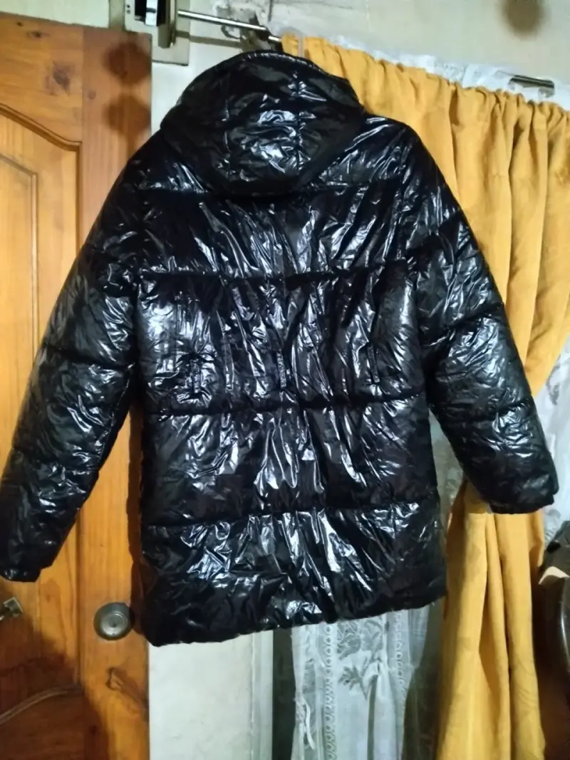 Chaqueta acolchada negra Soviet con capucha - 2