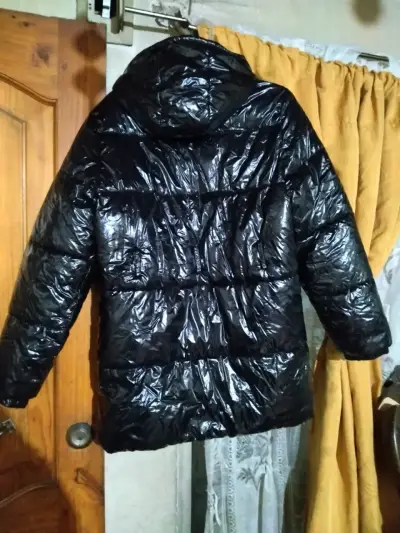 Chaqueta acolchada negra Soviet con capucha - miniatura 2