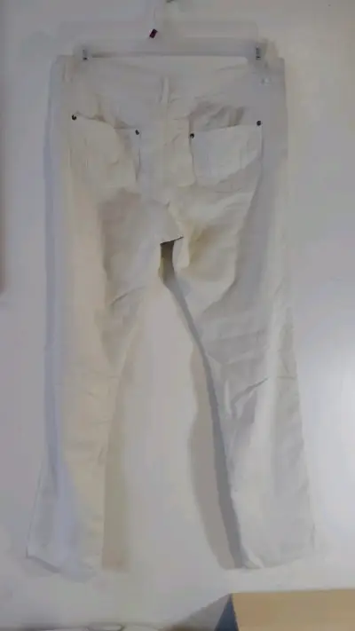 Pantalones blancos de mezclilla para mujer - miniatura 2