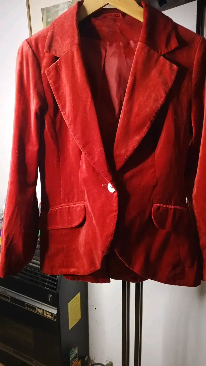 Blazer de terciopelo rojo para mujer