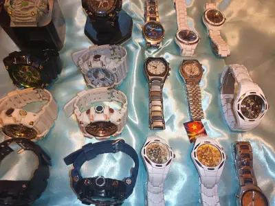 Relojes de pulsera variados para hombre y mujer - miniatura 2
