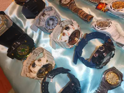 Relojes de pulsera variados para hombre y mujer - miniatura 4