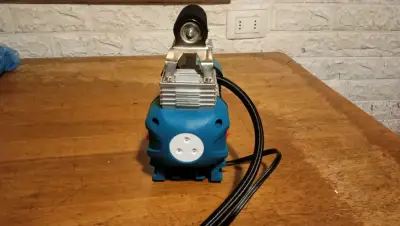 Compresor de Aire Portátil Total con Manómetro - miniatura 4