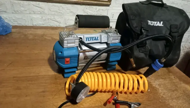 Compresor de Aire Portátil Total con Manómetro - 5