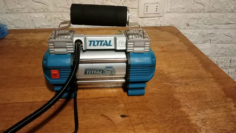 Compresor de Aire Portátil Total con Manómetro - 6