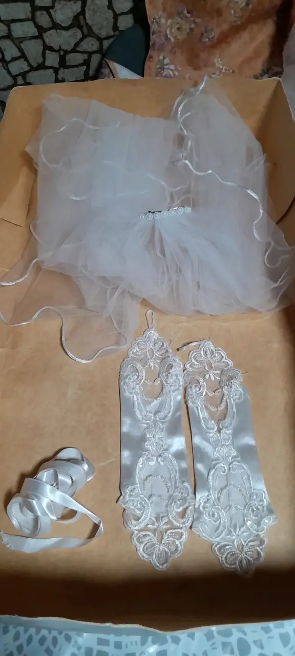 Vestido de Novia Blanco con Encaje y Volantes - 5