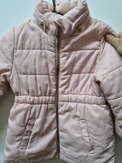 Chaqueta de niña con capucha y diseño de ave - miniatura 2