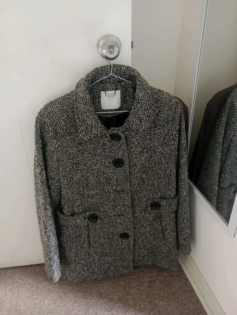 Abrigo de lana gris con diseño de espiga - 1