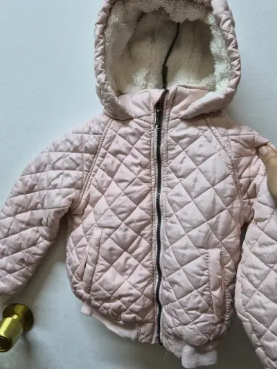 Chaqueta de niña con capucha y diseño de ave - miniatura 3