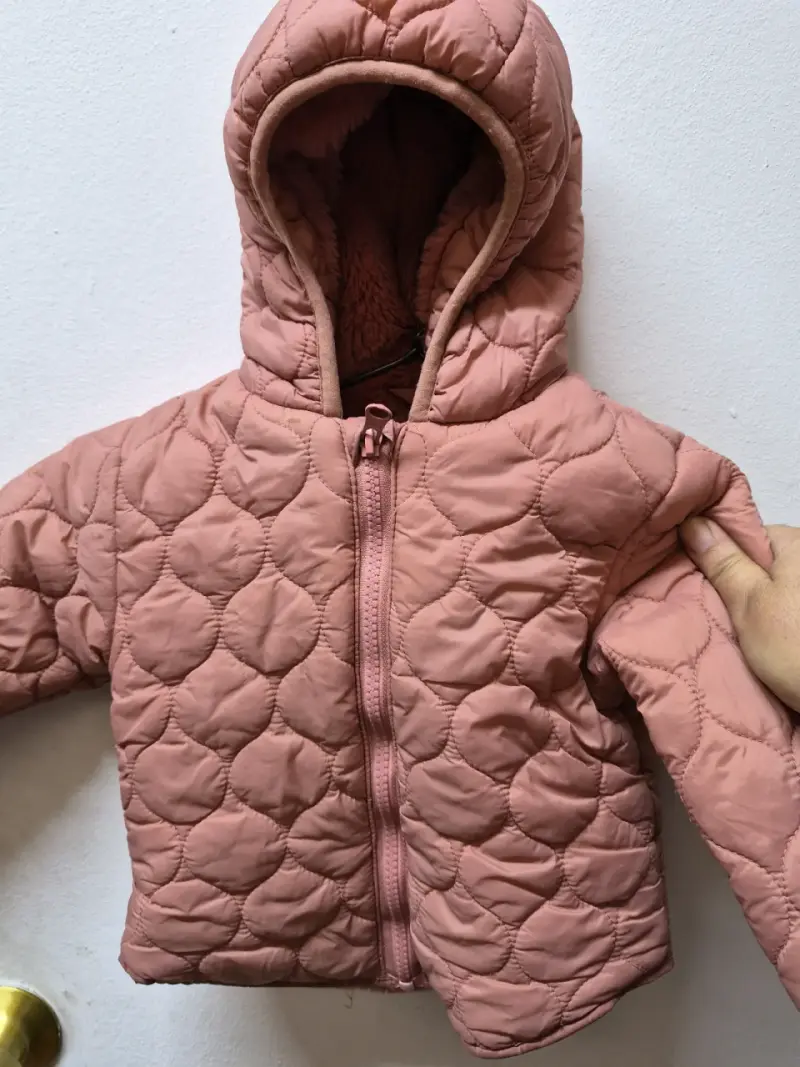 Chaqueta de niña con capucha y diseño de ave - 5