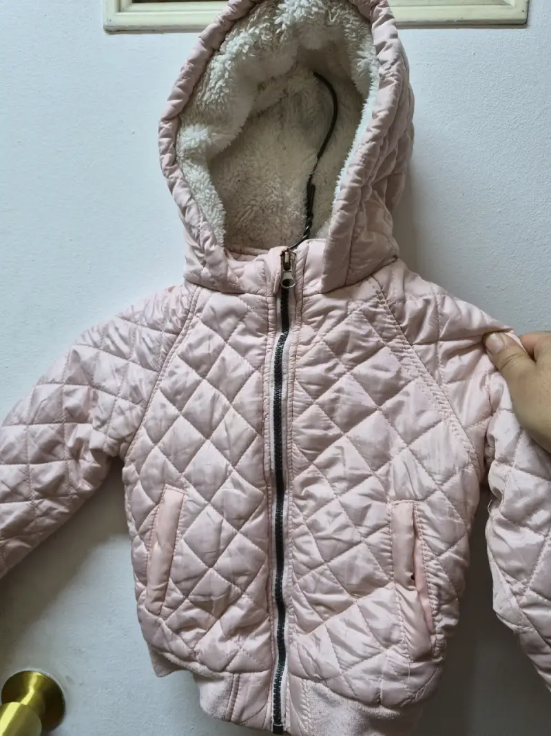 Chaqueta de niña con capucha y diseño de ave - 6