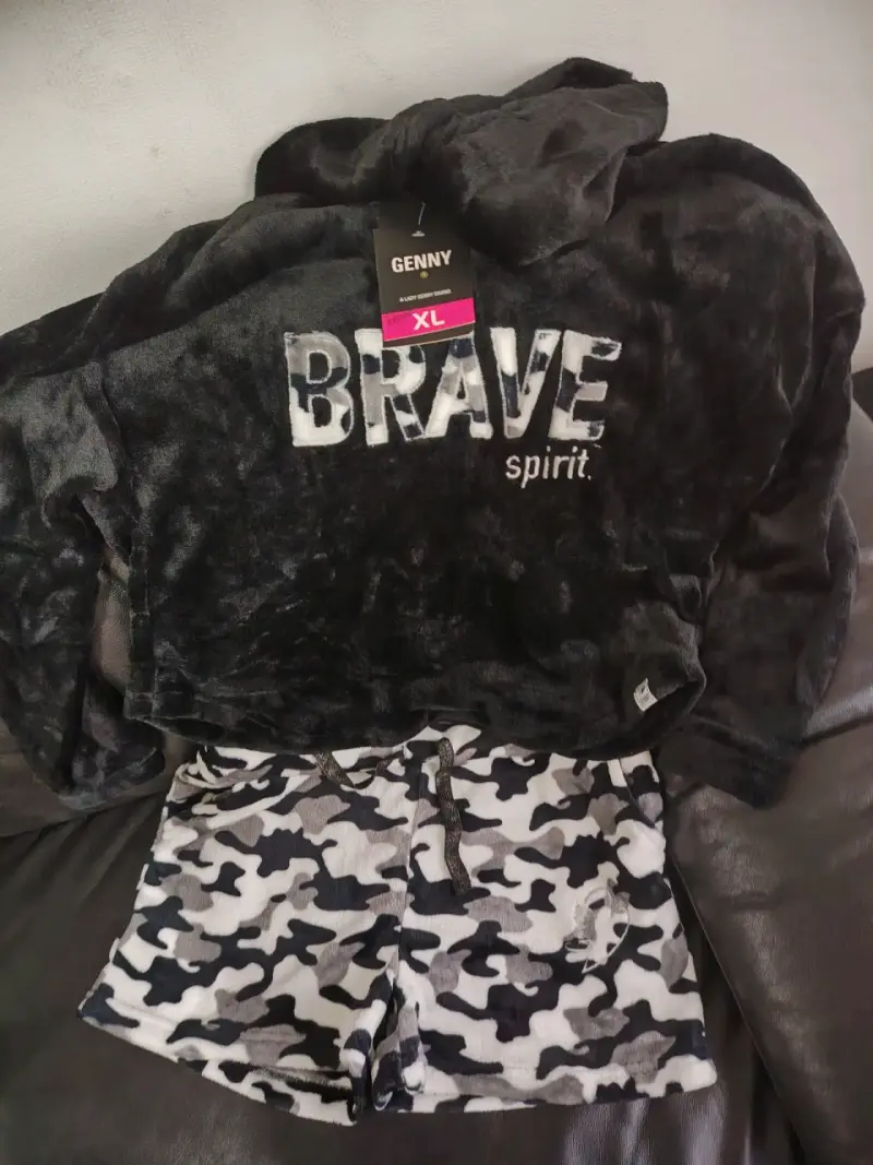 Conjunto de Pijama Genny Brave Spirit Negro y Camuflado - 2