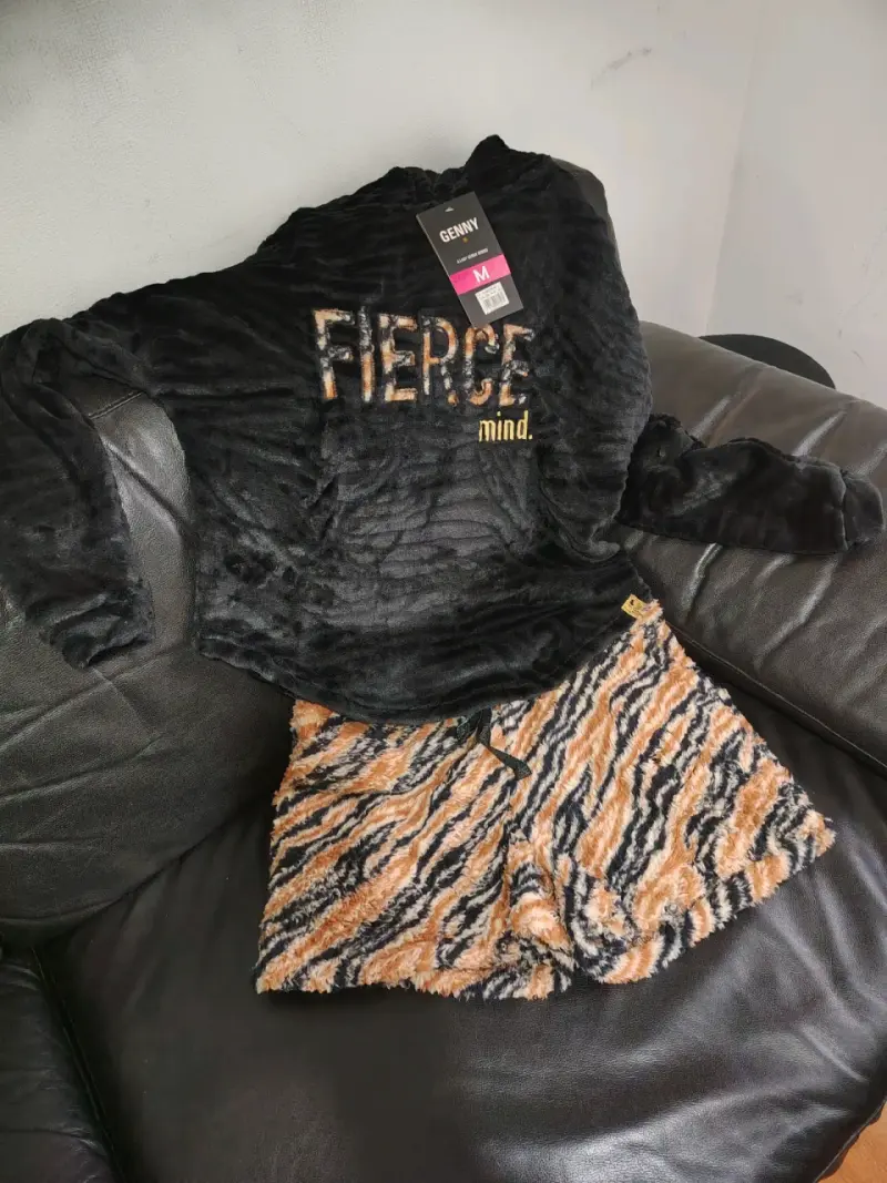 Conjunto de Pijama Genny Brave Spirit Negro y Camuflado - 3