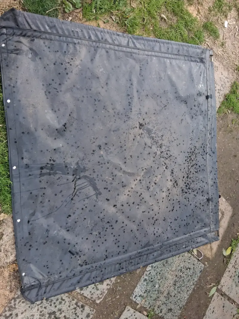 Lona impermeable negra para camionetas - 1