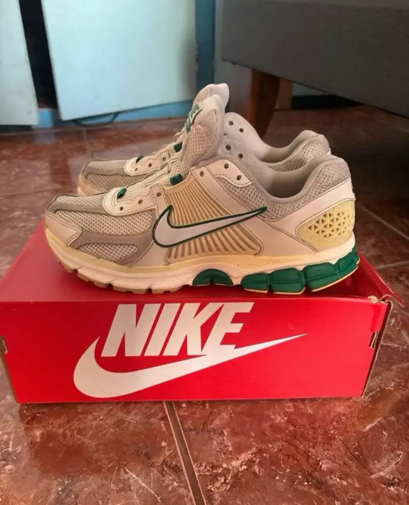 Zapatillas deportivas Nike beige y verde - 3