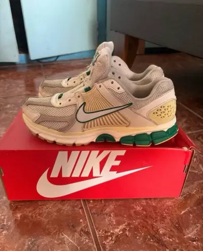 Zapatillas deportivas Nike beige y verde - miniatura 3