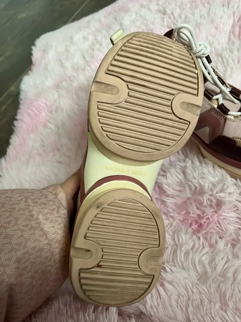 Zapatillas Michael Kors rosadas y burdeo - 3