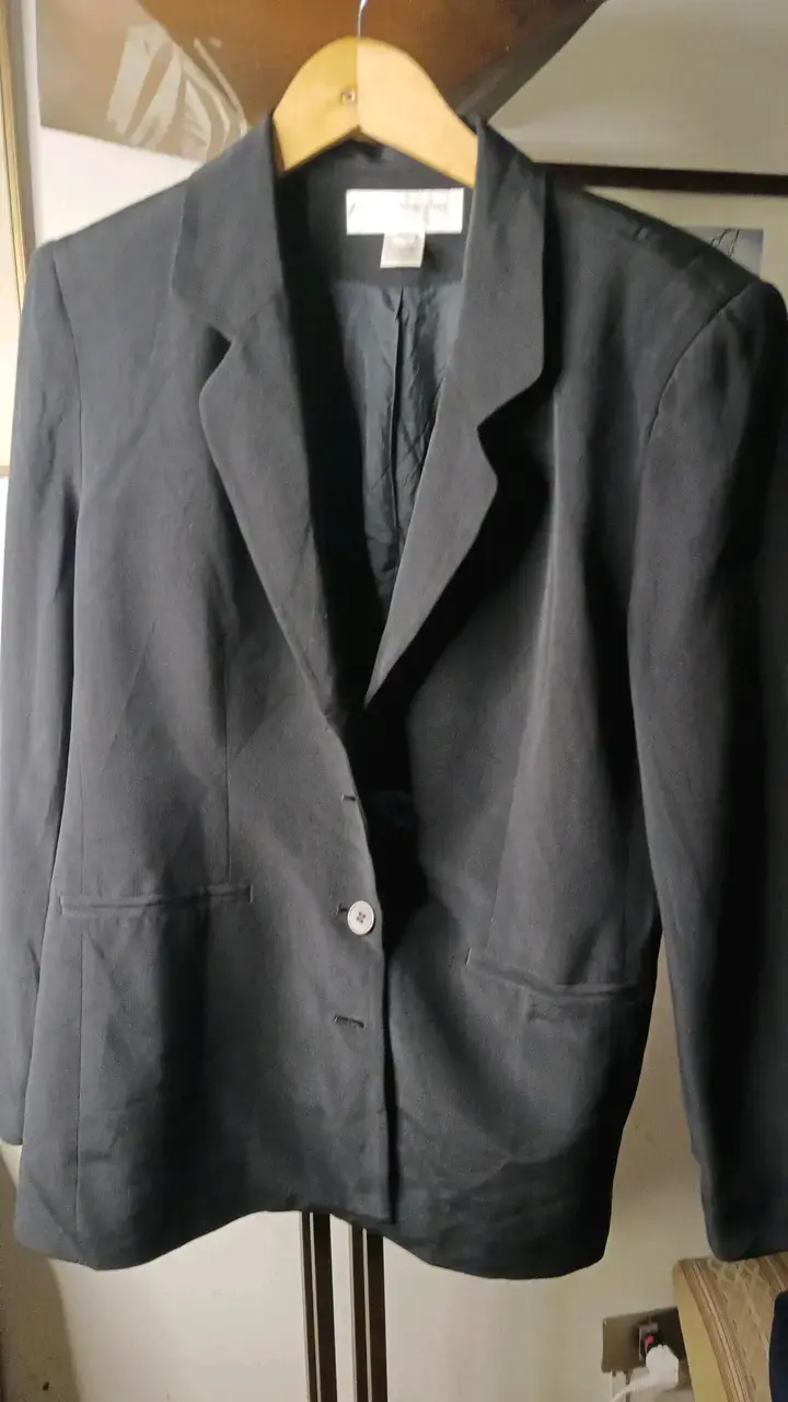 Blazer negro elegante para mujer