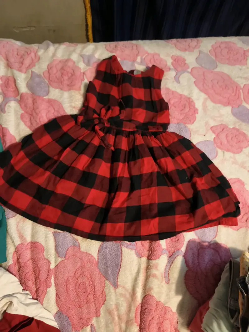 Vestido de niña a cuadros rojo y negro - 1