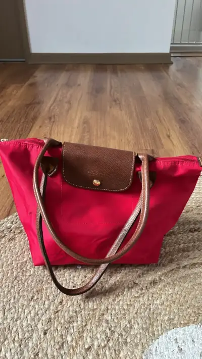 Bolso de mano rojo con detalles en cuero - miniatura 1