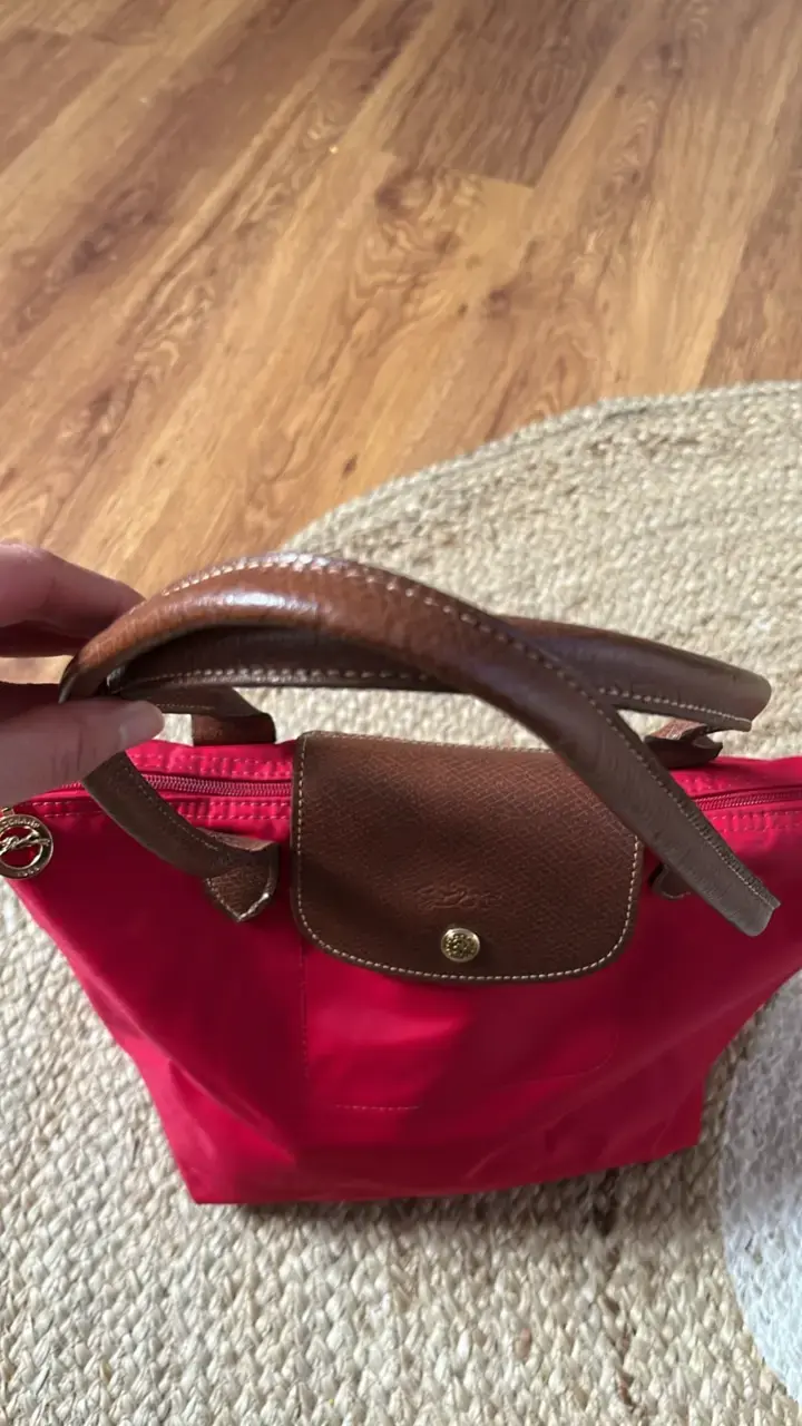 Bolso de mano rojo con detalles en cuero - 3