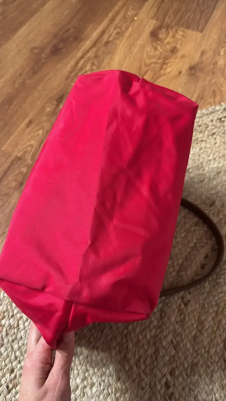 Bolso de mano rojo con detalles en cuero - 5