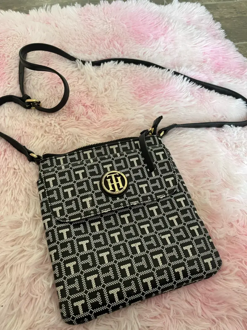 Cartera cruzada Tommy Hilfiger negra y blanca - 1