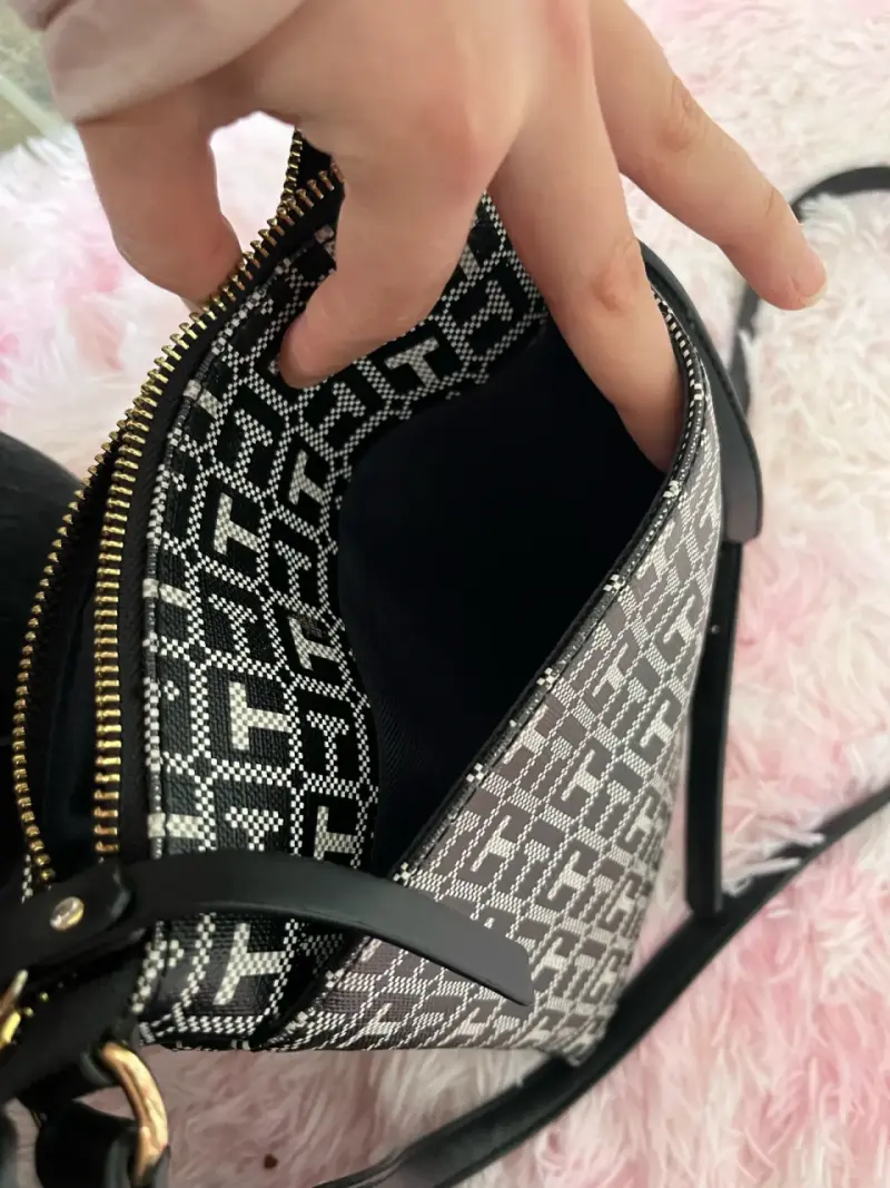 Cartera cruzada Tommy Hilfiger negra y blanca - 5