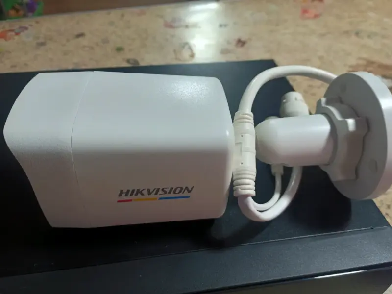 Sistema de Videovigilancia Hikvision con Cámara y Grabador - 4