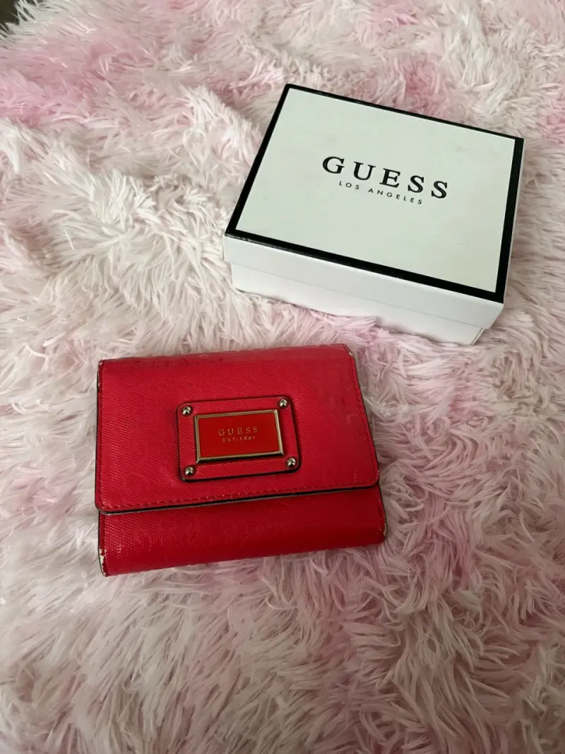 Billetera roja Guess con caja original - 1