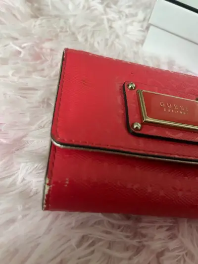 Billetera roja Guess con caja original - miniatura 2