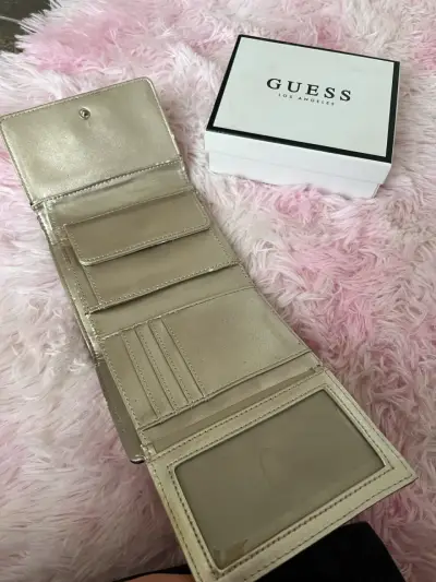 Billetera roja Guess con caja original - miniatura 4