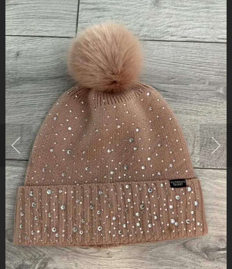 Gorro de lana con pompon y brillantes Victoria's Secret - 3