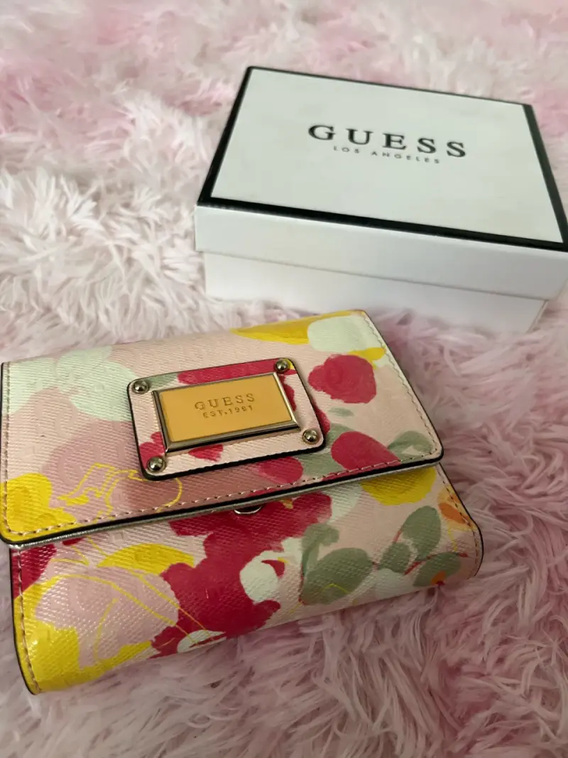 Billetera Guess floral multicolor con caja - 1
