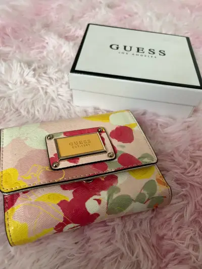 Billetera Guess floral multicolor con caja - miniatura 1