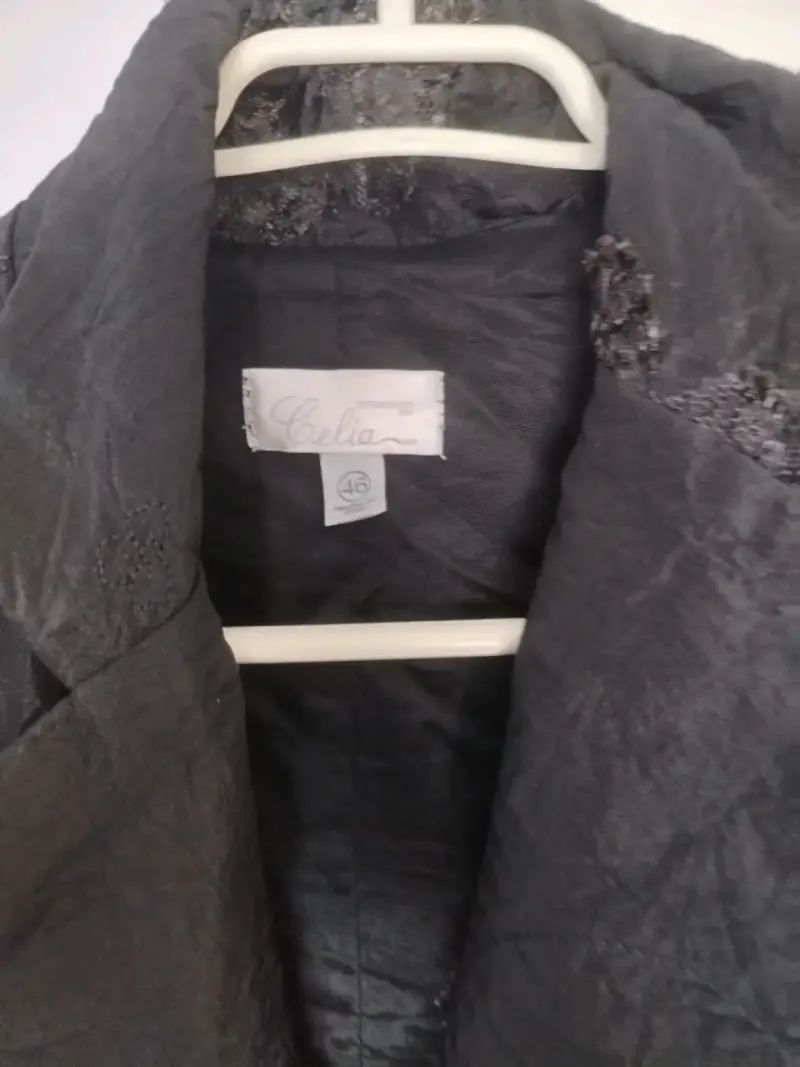 Blazer negro con detalles florales Celia - 3