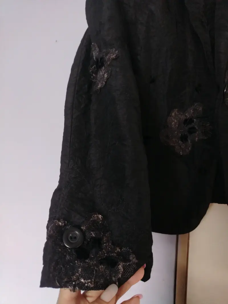 Blazer negro con detalles florales Celia - 5
