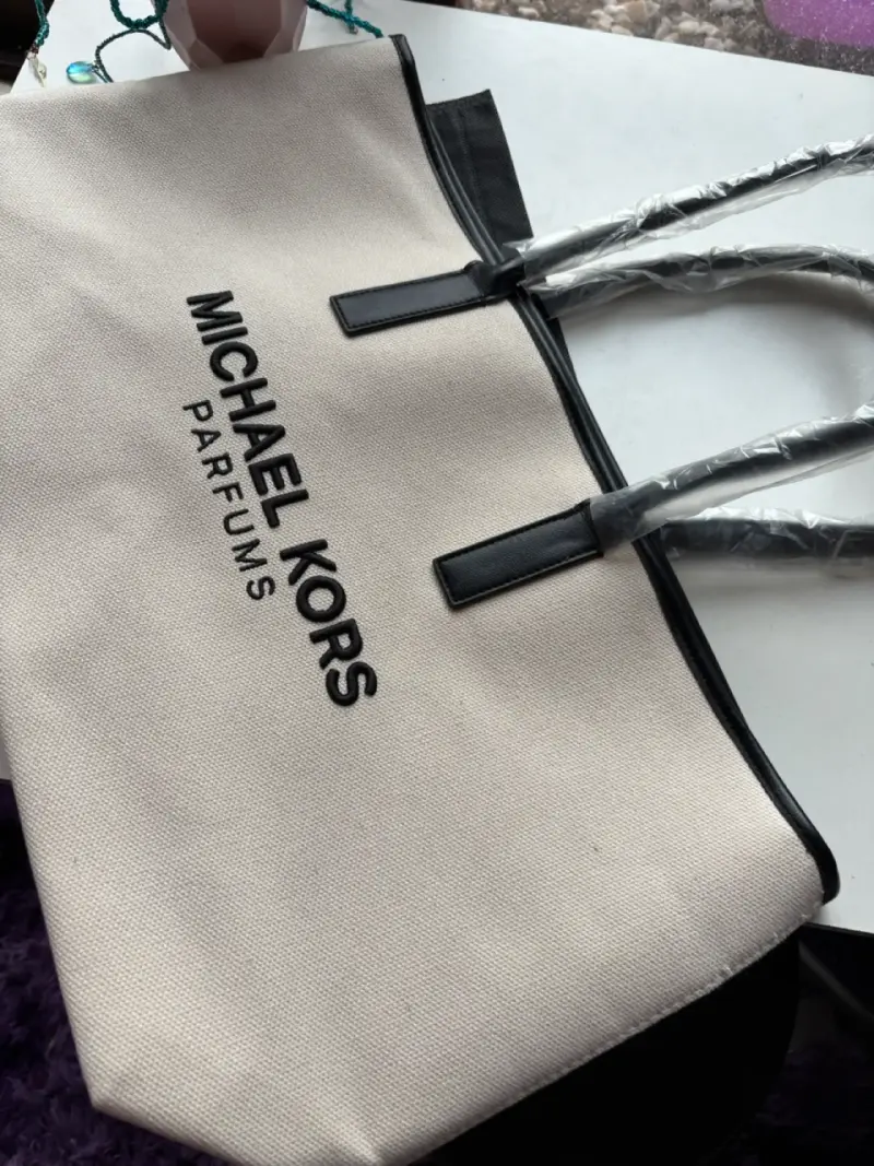 Bolso tote Michael Kors Parfums beige y negro - 1