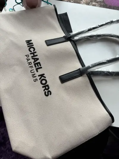 Bolso tote Michael Kors Parfums beige y negro - miniatura 1