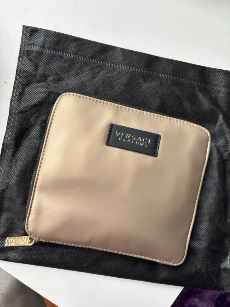 Estuche de mano Versace convertible a bolso - 1