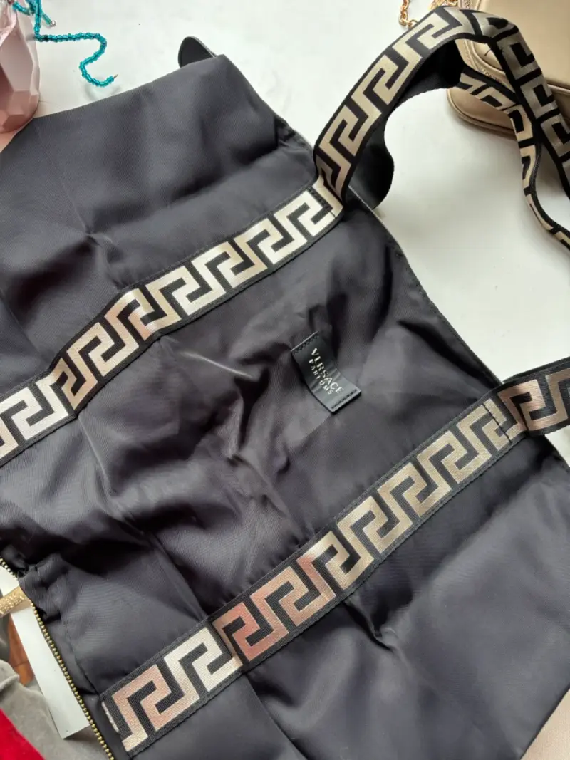 Estuche de mano Versace convertible a bolso - 4