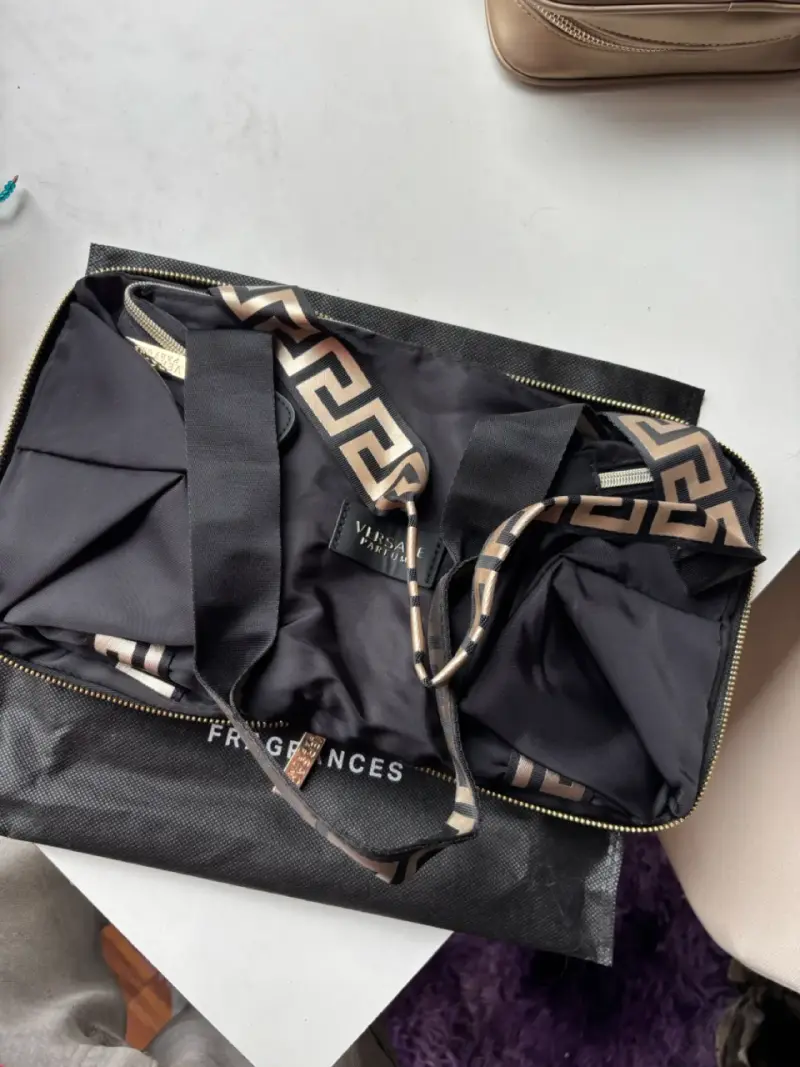 Estuche de mano Versace convertible a bolso - 5