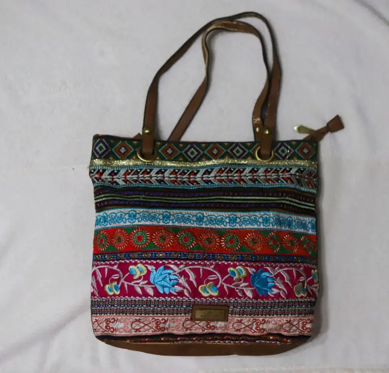 Bolso de tela multicolor con asas largas - 2