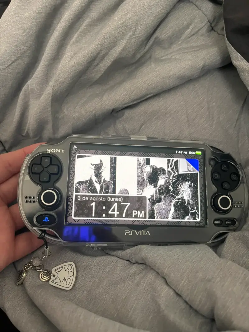 Consola portátil Sony PS Vita Desbloqueada - 2