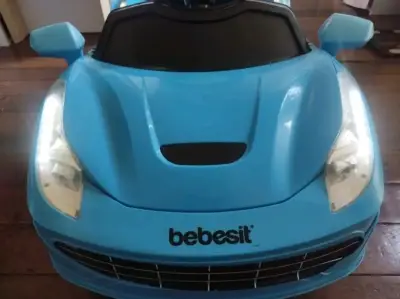 Auto eléctrico para niños Bebesit azul - miniatura 2