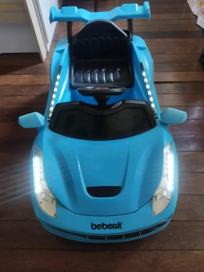 Auto eléctrico para niños Bebesit azul - 3