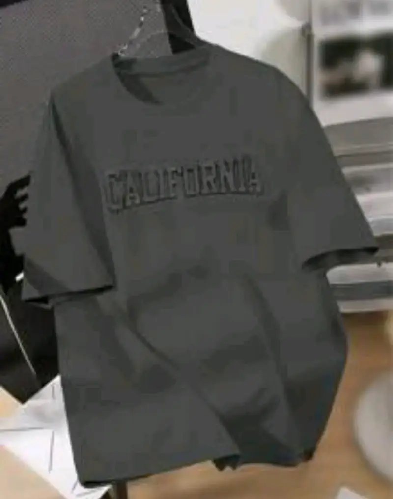 Polera gris con estampado 'California' - 1