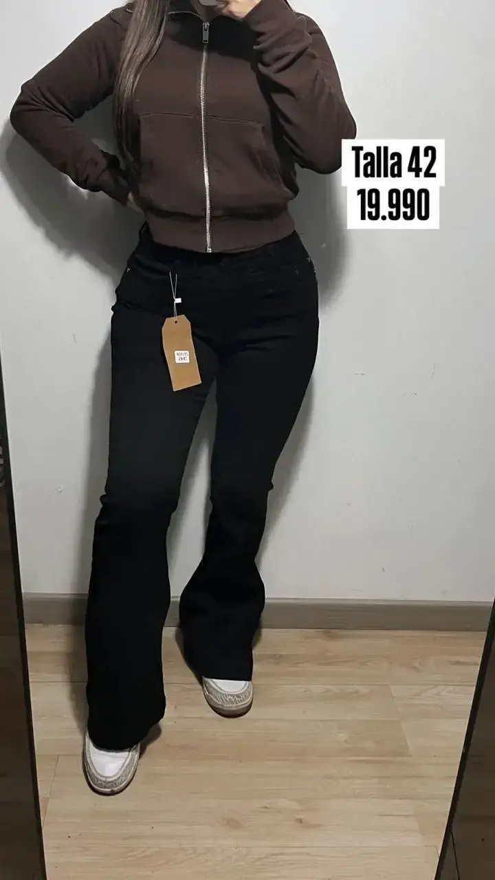 Pantalones negros acampanados talla 42